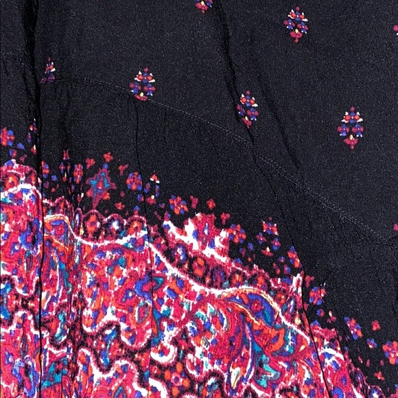 Form fitting yet Flowy high low skirt - Picture 3 of 5